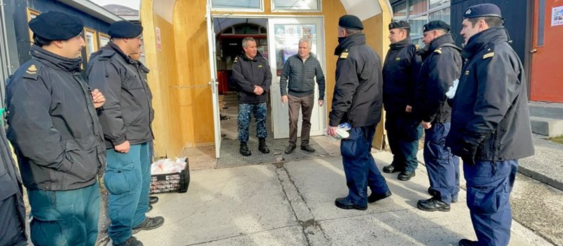 Dotación de la Fragata “Almirante Williams” realiza Operativo Cívico en Puerto Williams