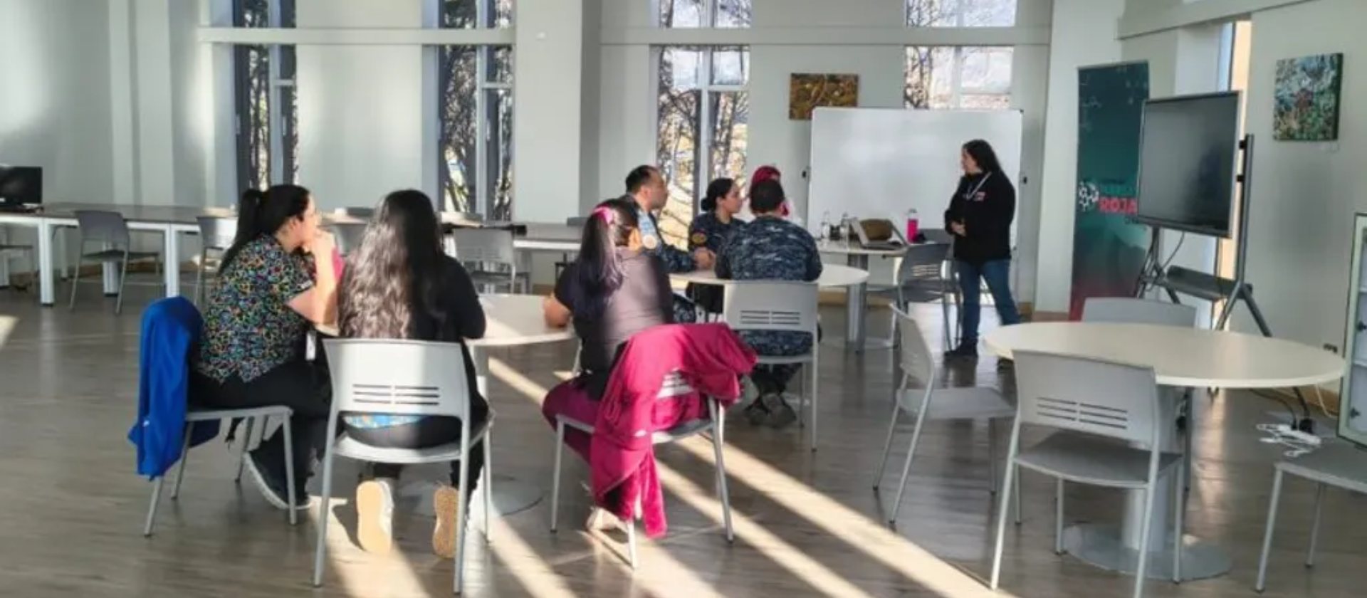 CHIC Y SEREMI DE SALUD ACERCAN INFORMACIÓN CIENTÍFICA Y PREVENTIVA SOBRE LA MAREA ROJA A LA COMUNIDAD DE PUERTO WILLIAMS