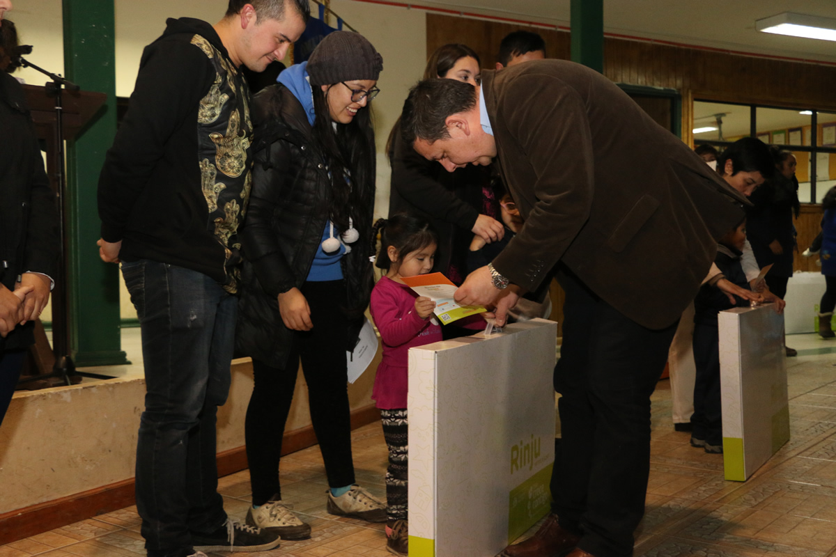 SEREMI DE DESARROLLO SOCIAL HIZO ENTREGA DE RINCONES DE JUEGO A NIÑOS DE PRE KINDER DEL LICEO D.M.G. DE PUERTO WILLIAMS