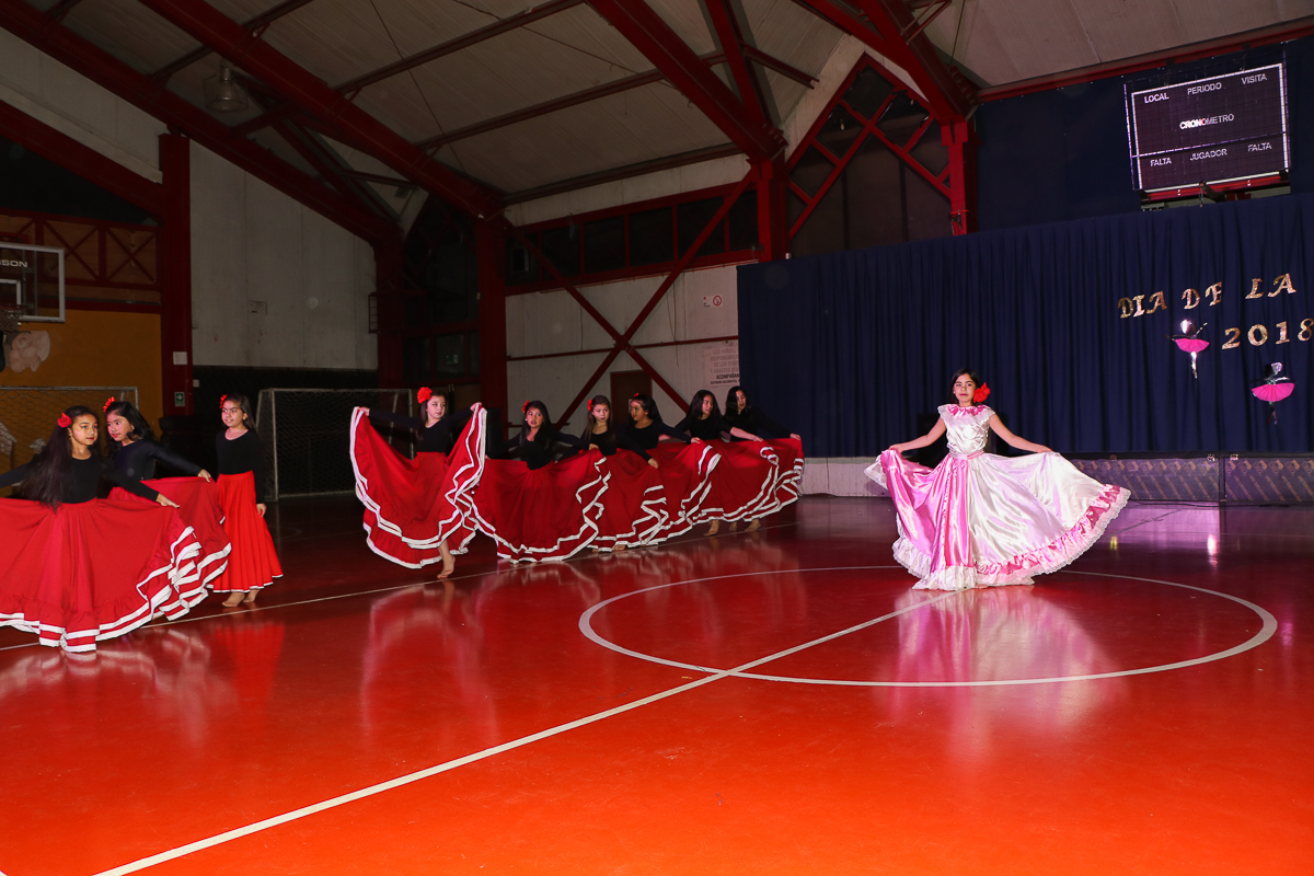 CON COLORIDAS Y HERMOSAS PRESENTACIONES LICEO D.M.G. DE PUERTO WILLIAMS CELEBRÓ EL DÍA INTERNACIONAL DE LA DANZA.