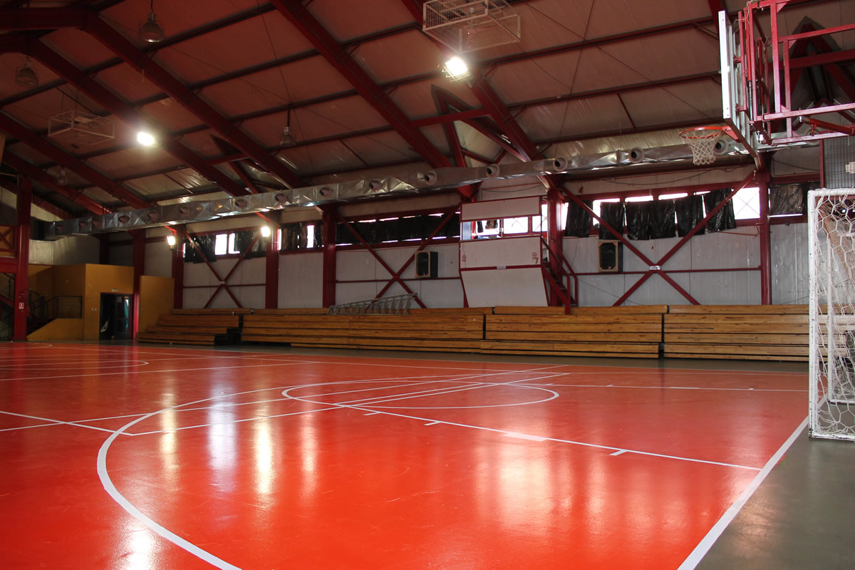 MUNICIPIO DE CABO DE HORNOS REALIZA MEJORAS EN  REDUCTOS DEPORTIVOS LOCALES