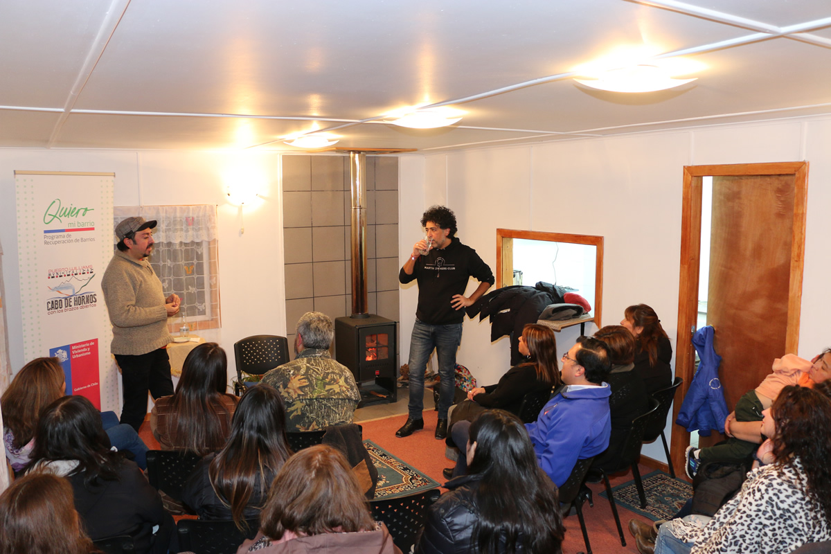 Cantautor Manuel Garcia compartió experiencias con vecinos de Puerto Williams