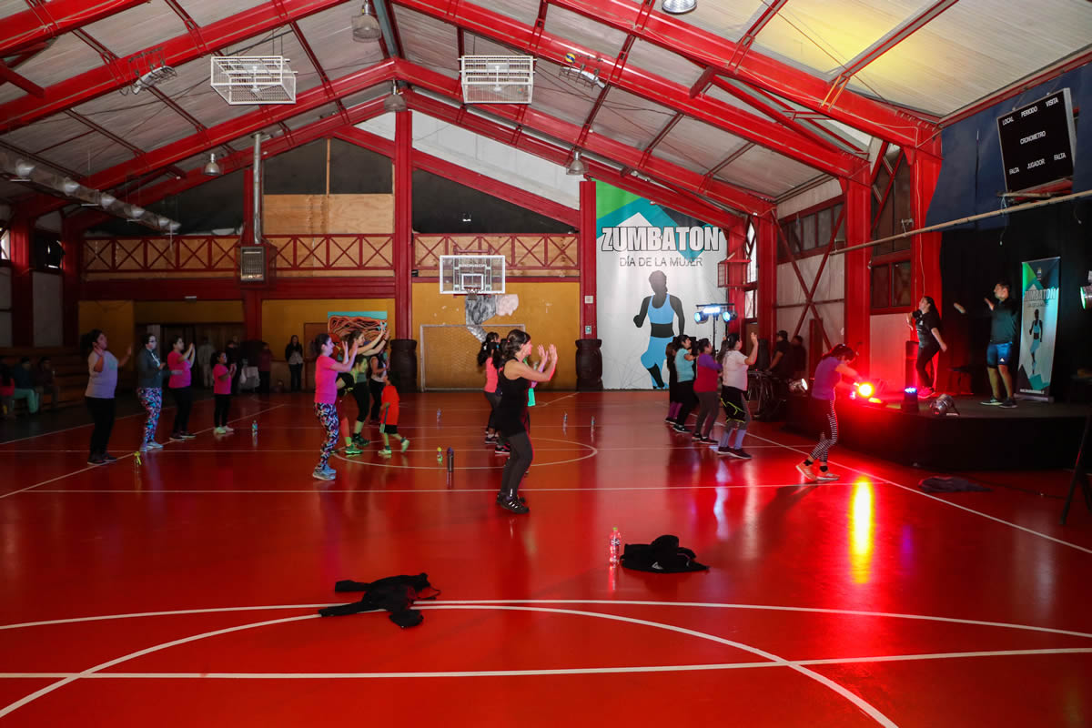 CERCA DE 25 PERSONAS CONCURRIERON A PRIMERA ZUMBATÓN DEL AÑO