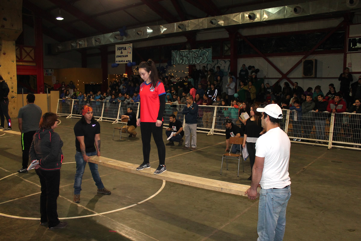 LA FIESTA DE LA NIEVE SIGUE ENTUSIASMANDO A LA COMUNIDAD DE PUERTO WILLIAMS