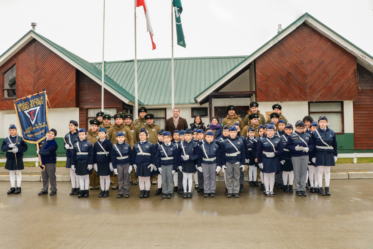 CARABINEROS DE PUERTO WILLIAMS FESTEJARON SUS 91 AÑOS AL SERVICIO DE LA COMUNIDAD