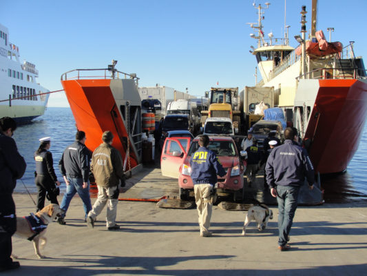 Instituciones fiscalizan ferry en el terminal Tres Puentes de Punta Arenas